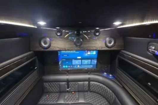 Empyra Limousine